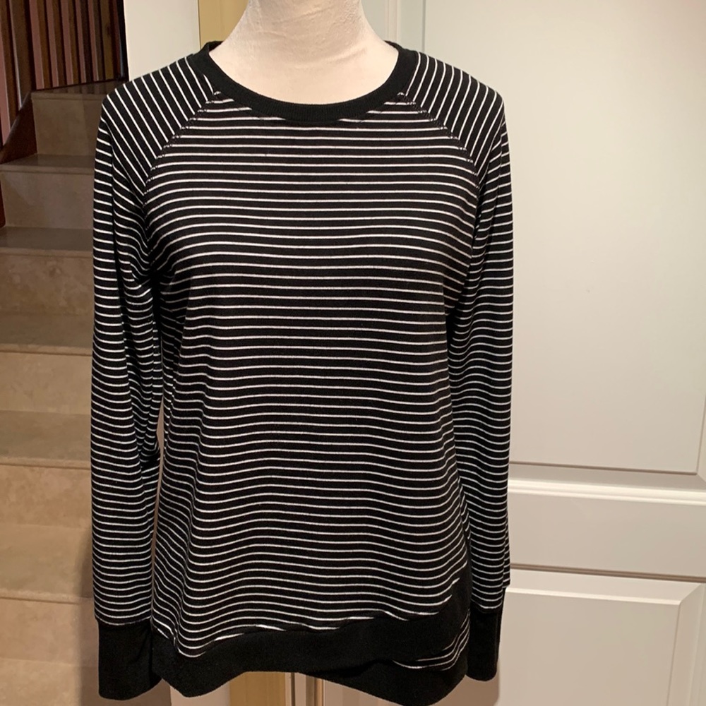 DANSKIN. tunic top features a long sleeve scoop neck pullover sweatshirt… - Picture 1 of 10